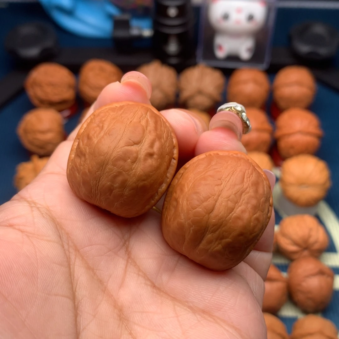 文玩核桃把件三****位龙胆