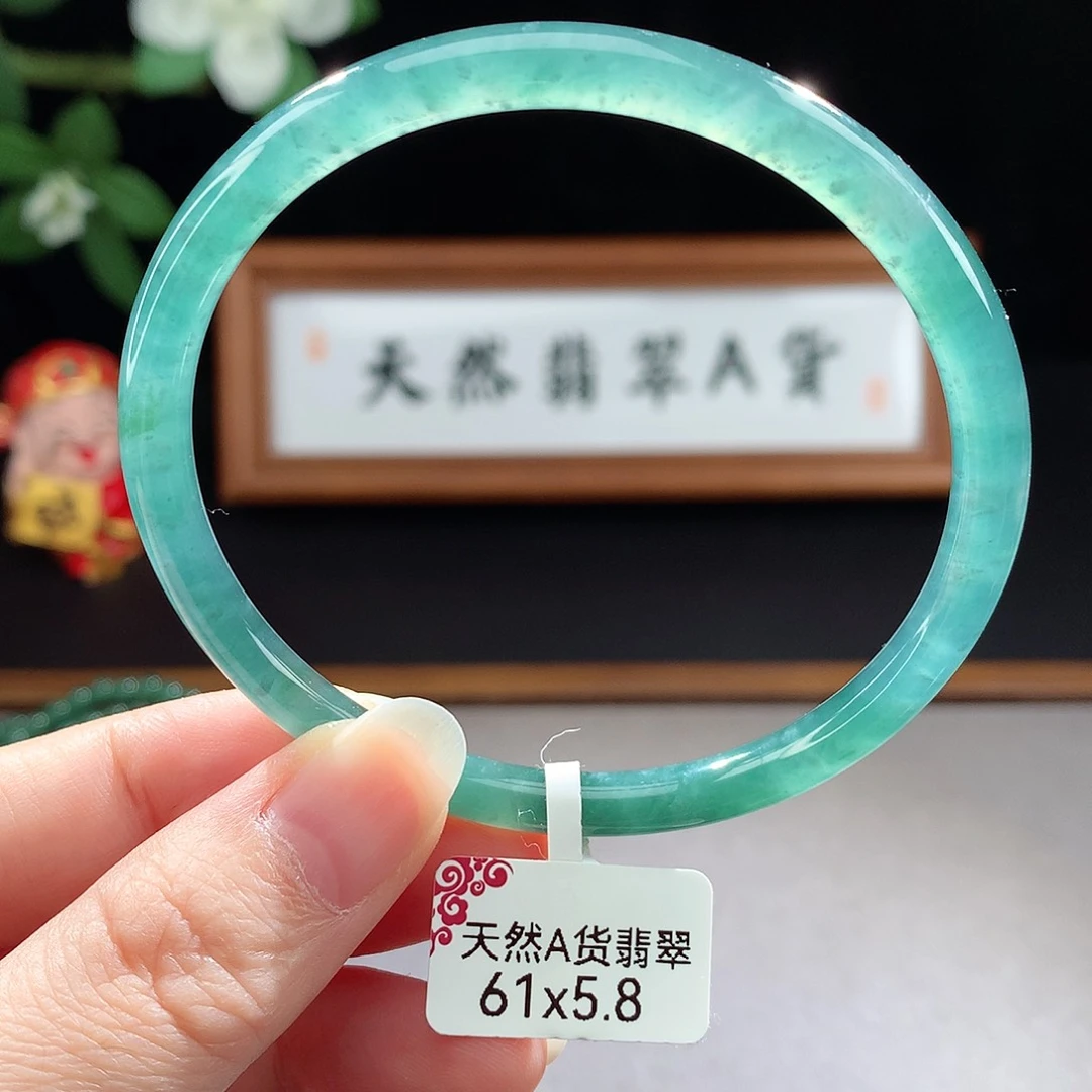 未镶嵌手镯（圆镯）翡翠