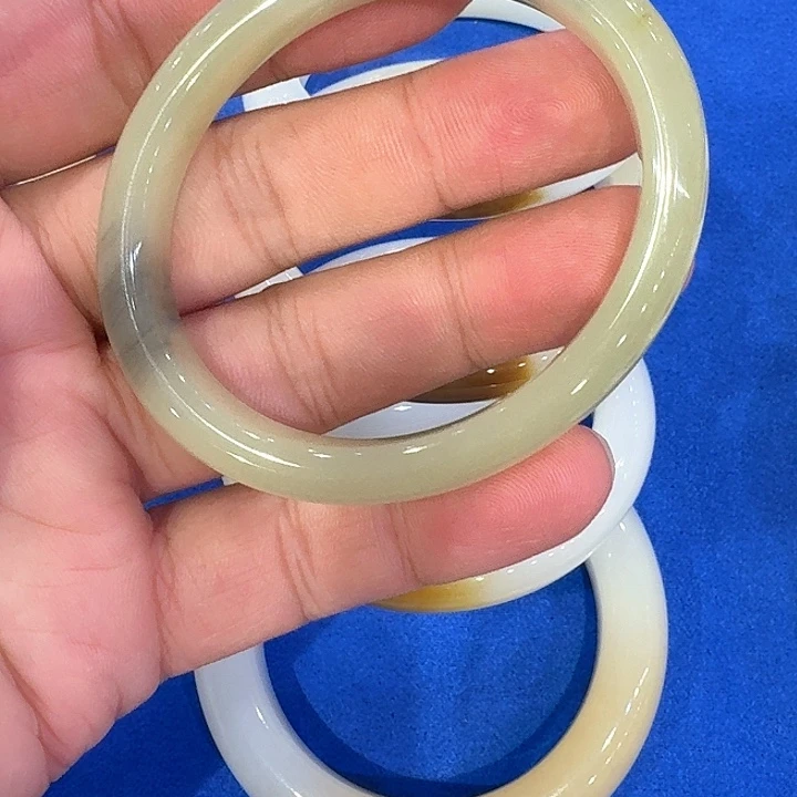 和田玉（糖玉）未镶嵌手镯