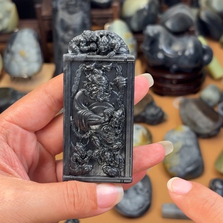 相***宇和田玉未镶嵌颈饰