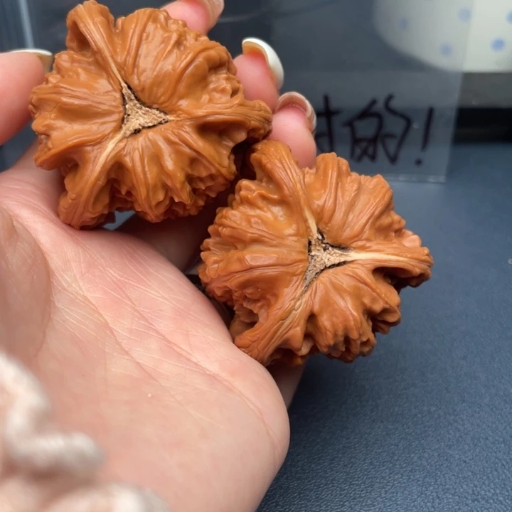 铜***钱吊坠文玩核桃白狮子