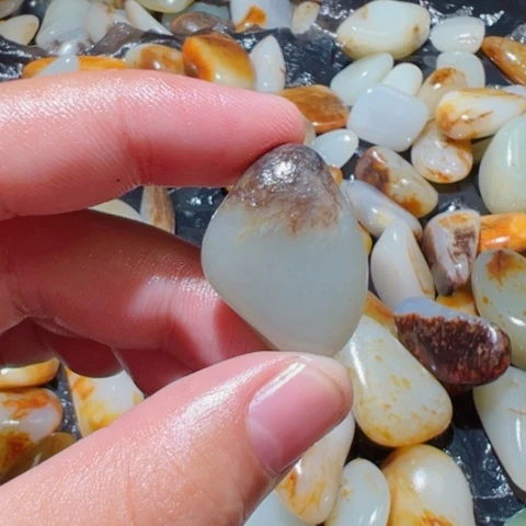 颈饰未镶嵌和田玉（糖玉）10克
