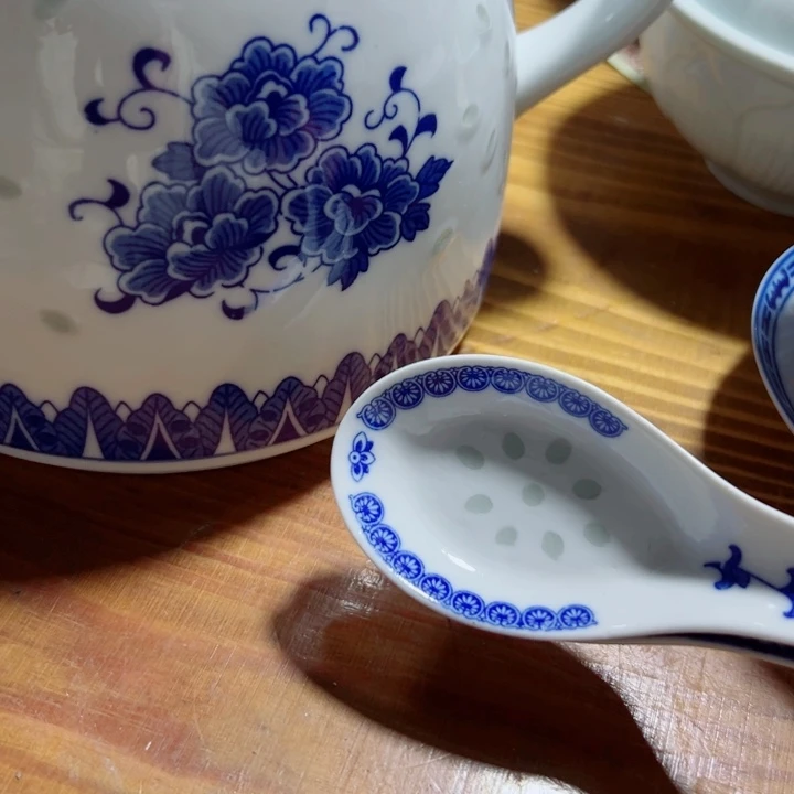 碗青花玲珑小饭勺茶花