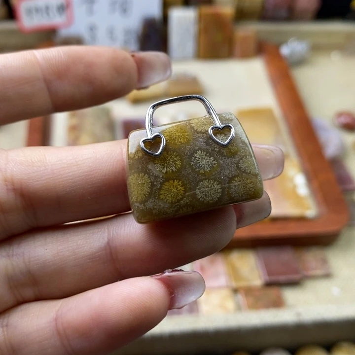 石英岩玉合金颈饰
