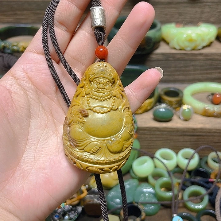 w***远颈饰未镶嵌岫岩河磨玉（透闪石质玉）