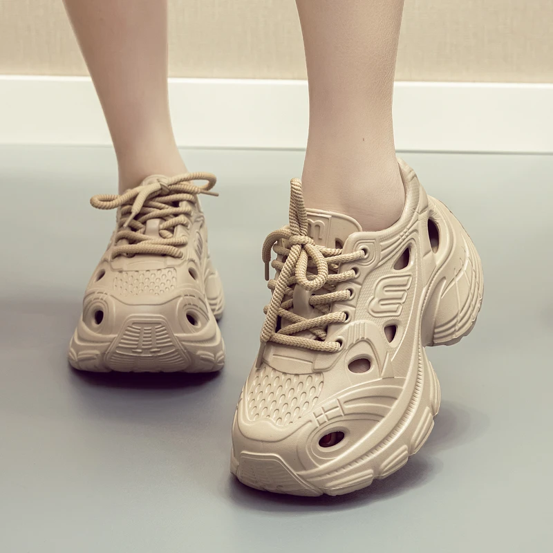 洞洞鞋女款2025运动沙滩老爹新款防滑外穿厚底增高颜值学生凉鞋女