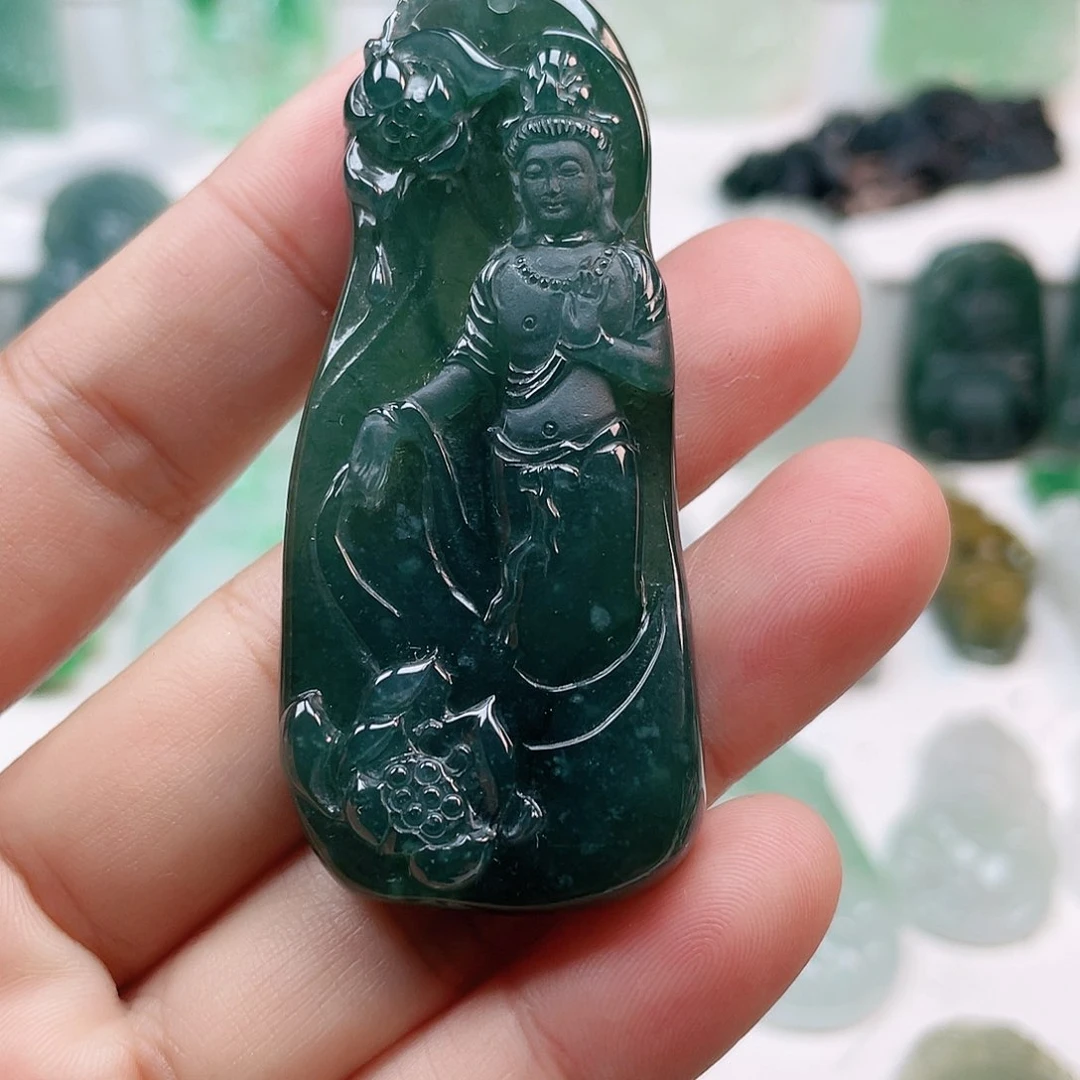 翡翠颈饰未镶嵌观音