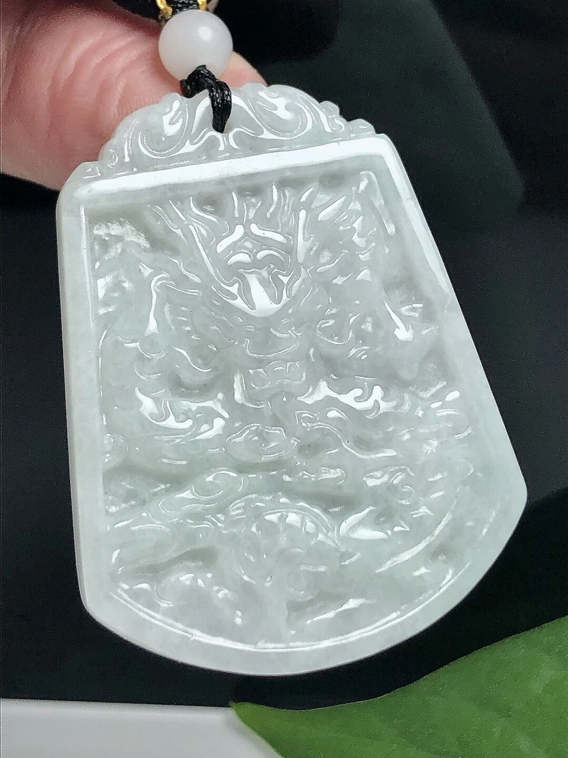 缅甸天然翡翠A货，水润龙牌吊坠挂件背面有纹时尚大气精雕气质百搭