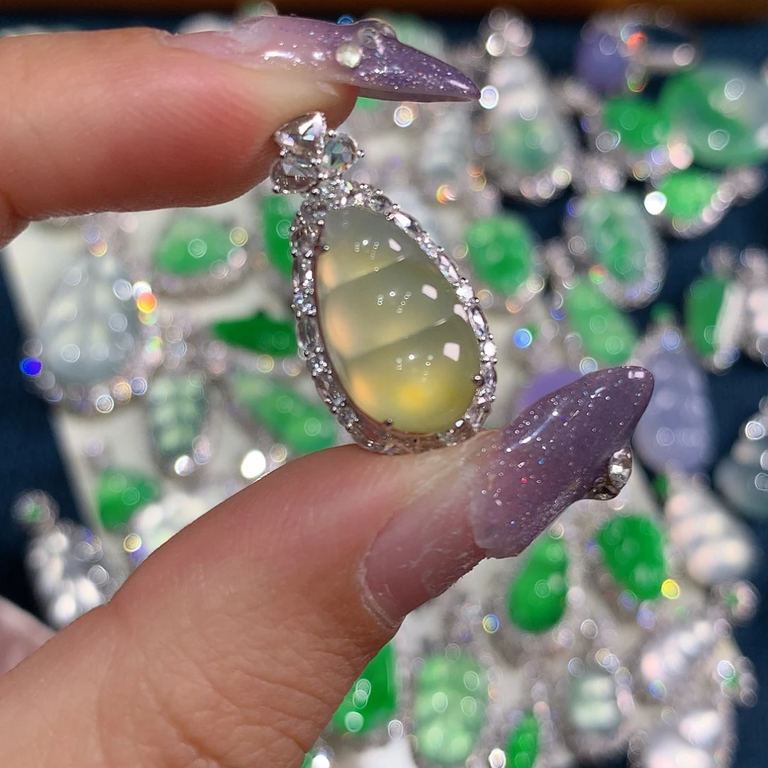 翡翠颈饰18K金镶嵌豆子