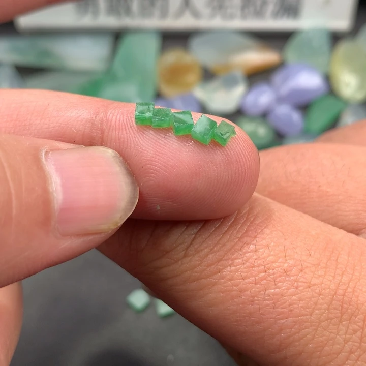 定制翡翠未镶嵌材料定制