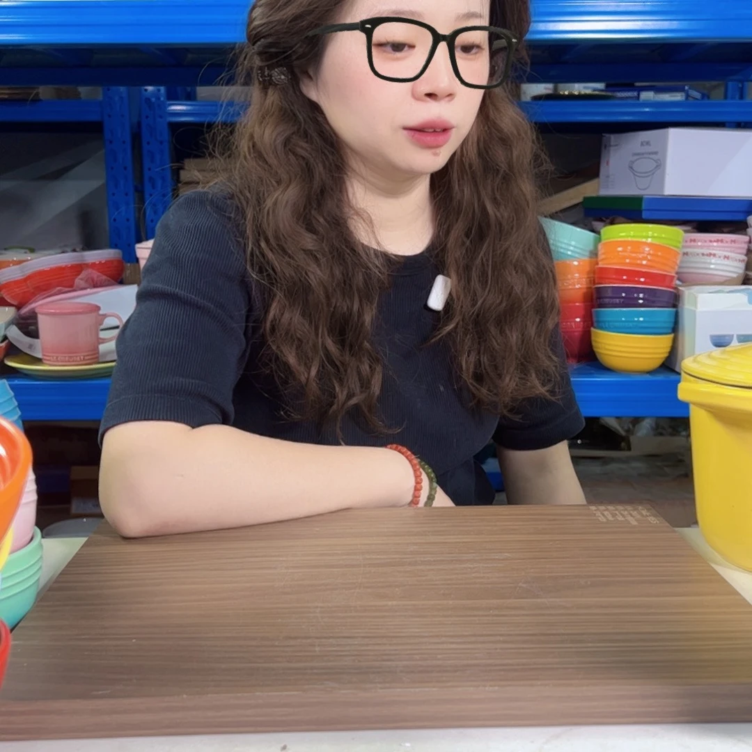 l***e陶瓷粉色的大汤碗