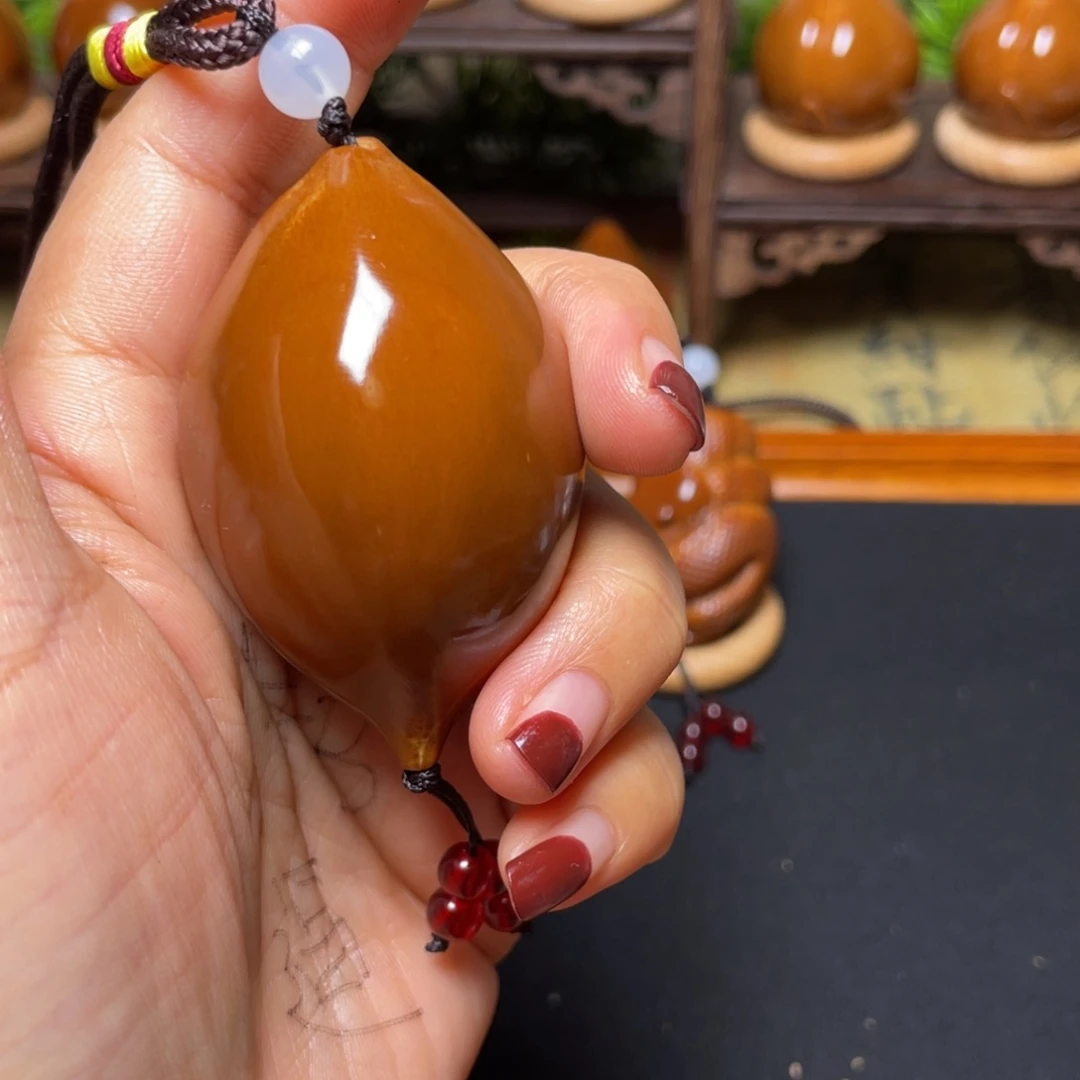 橄榄核吊坠蝴蝶37穿配