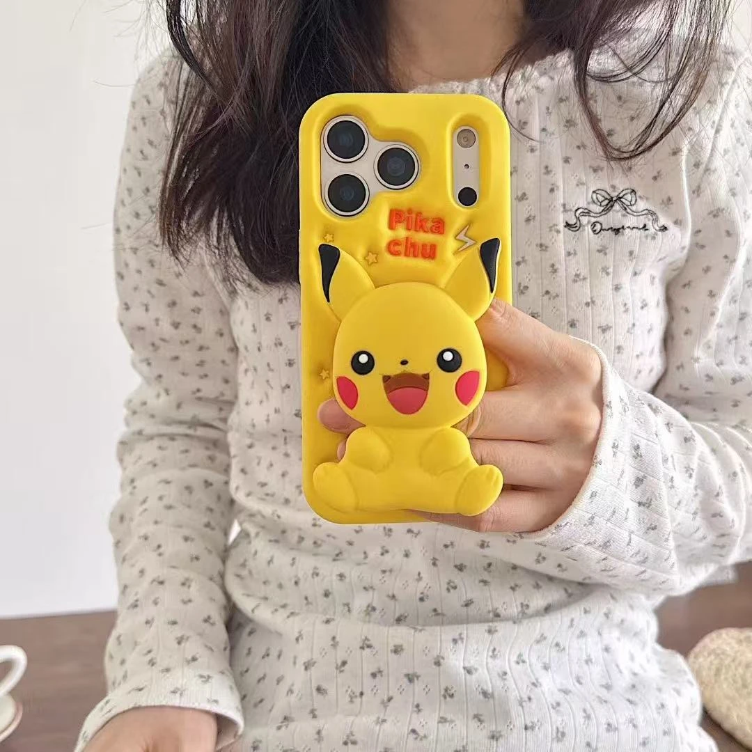 可爱皮卡丘适用苹果16手机壳立体硅胶iPhone15创意伸缩支架14软壳