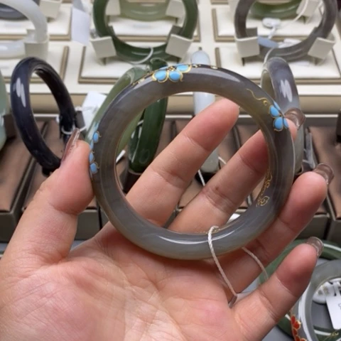 ****²和田玉未镶嵌手镯