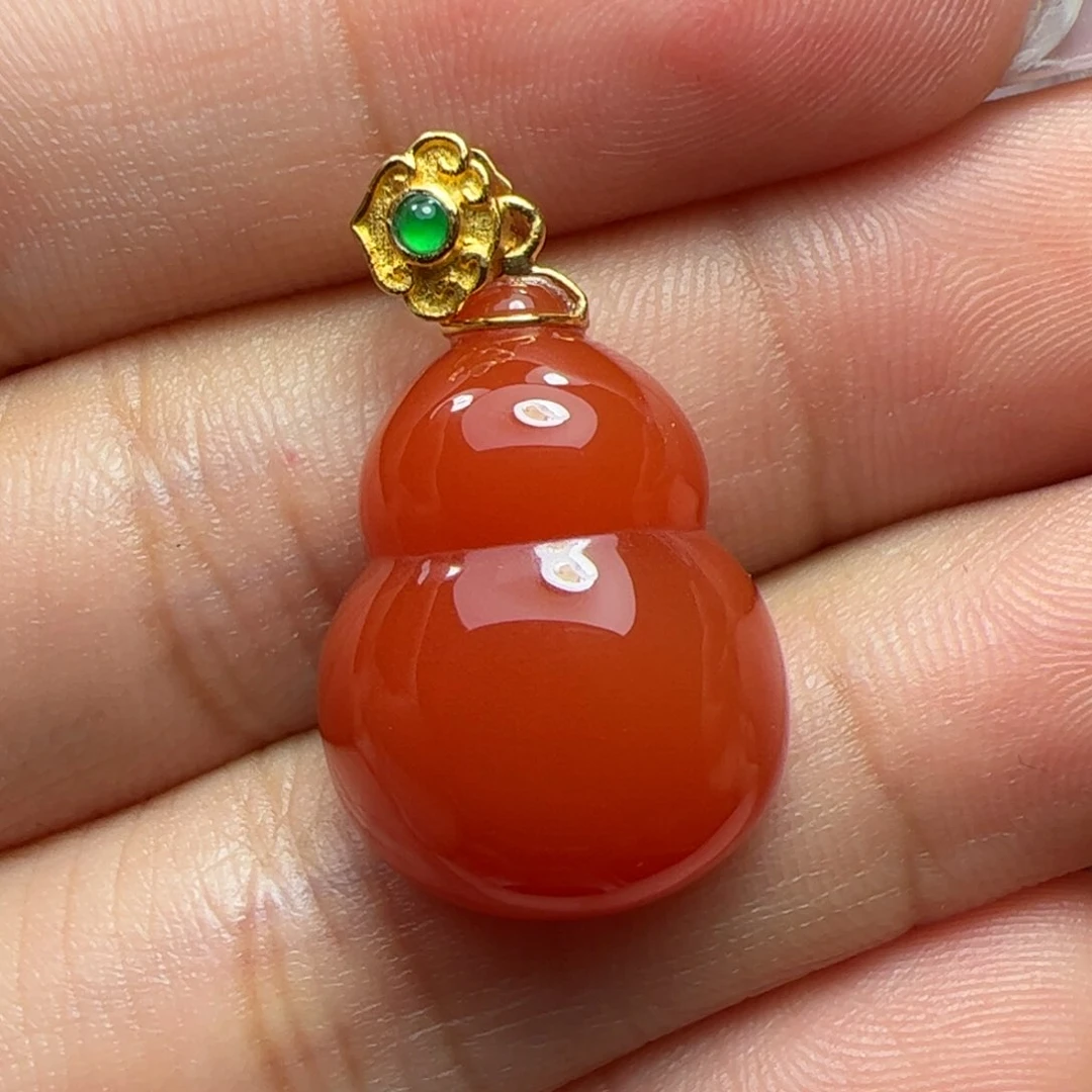 18K金镶嵌吊坠南红玛瑙