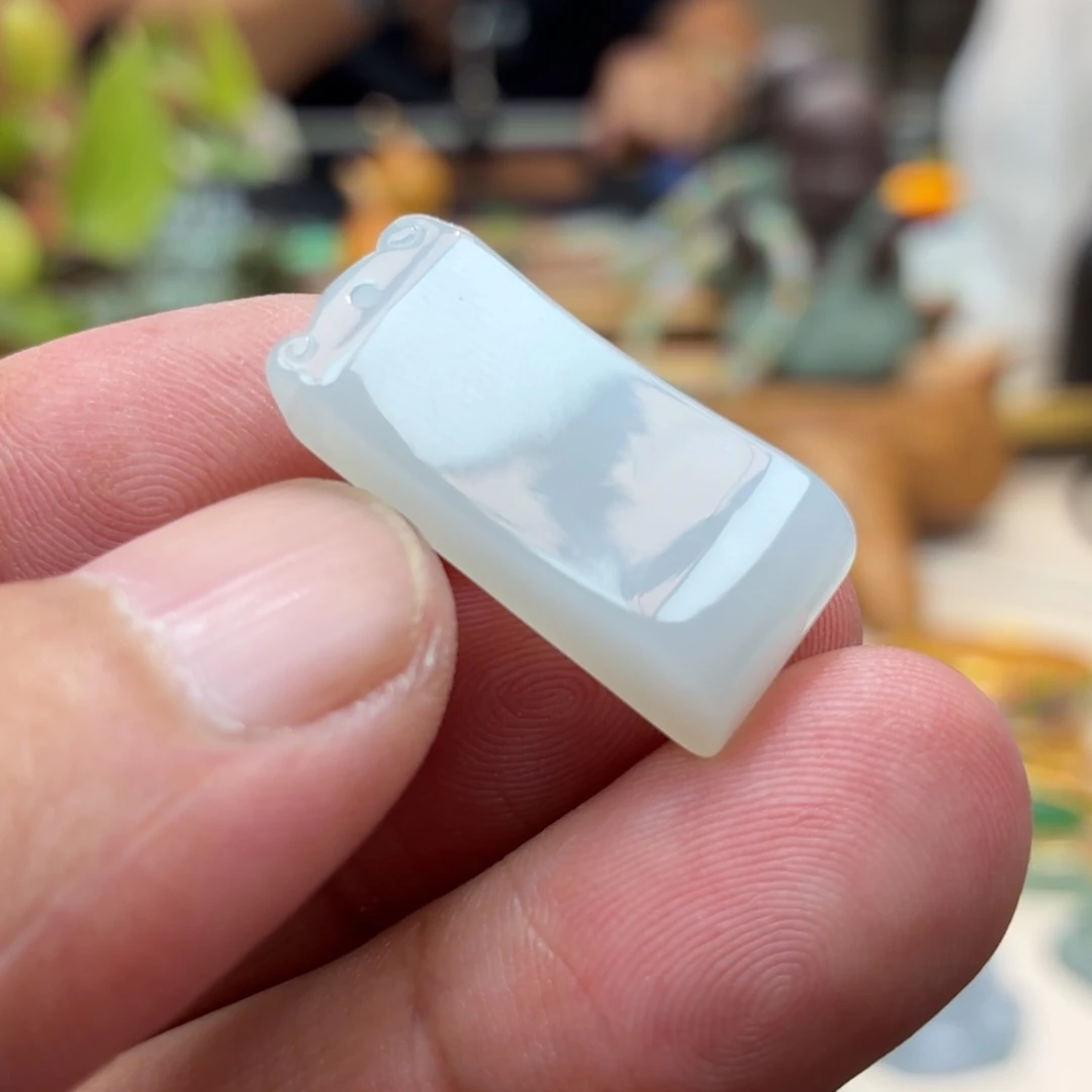 翡翠未镶嵌颈饰挂件