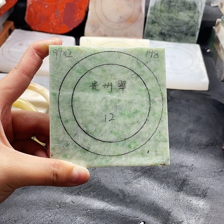 石英质玉未镶嵌手镯定制