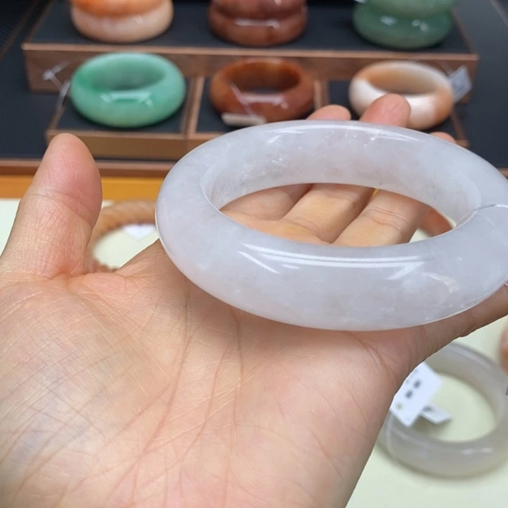 未镶嵌手镯石英质玉