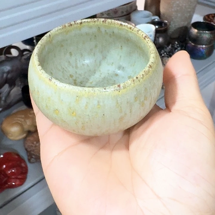 主人杯一个，瓷。。品茗