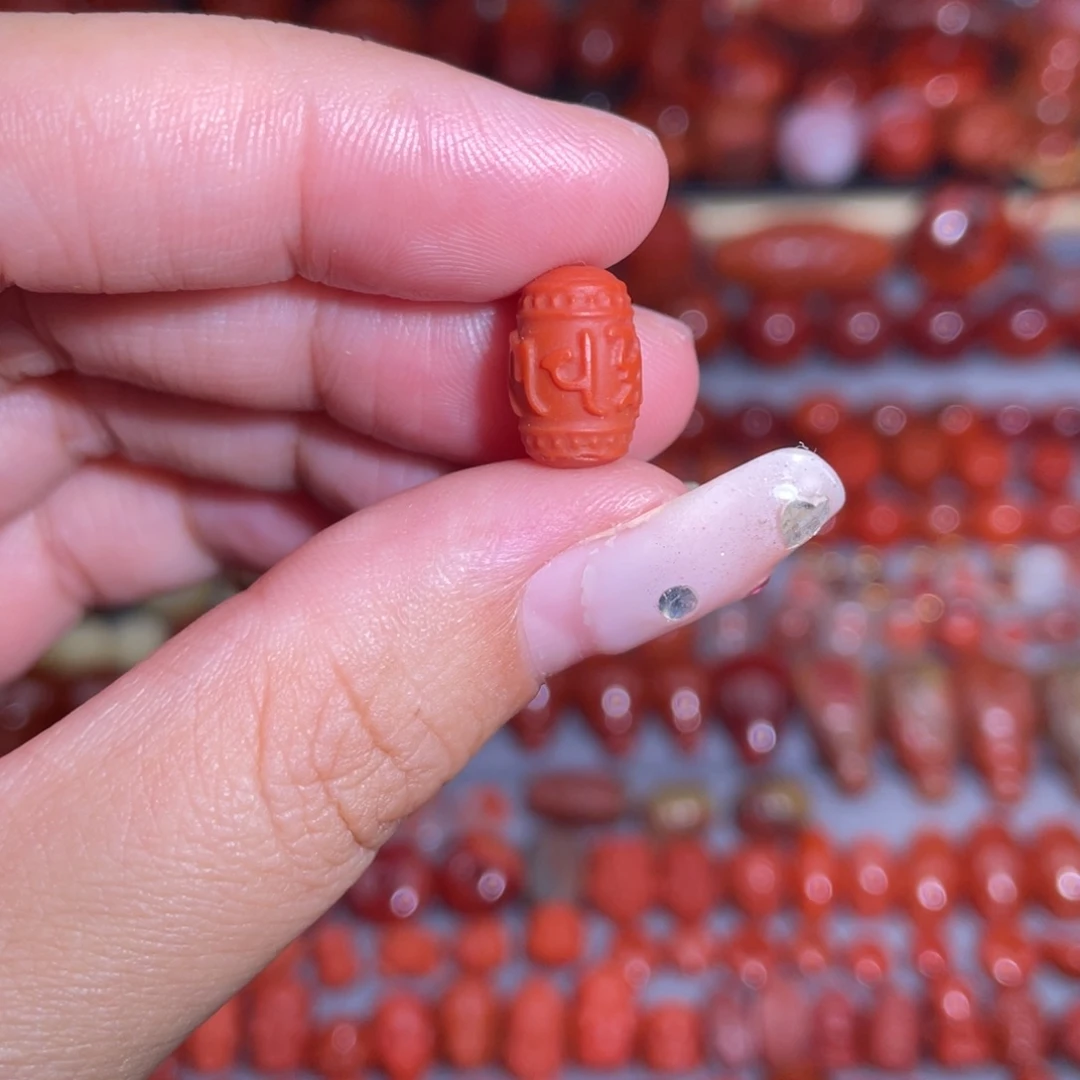 南红玛瑙未镶嵌六字真言桶珠7.9mm