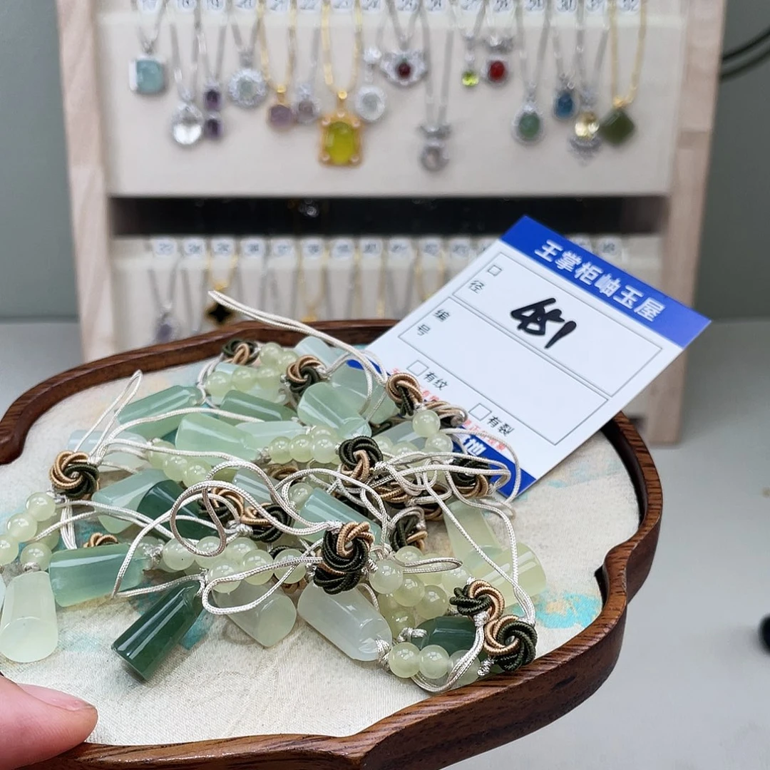 岫玉未镶嵌吊坠吊坠多样性，发一件