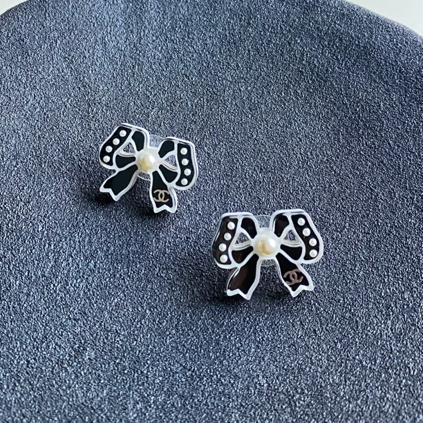 95新 Chanel/香奈儿 黑白亚克力蝴蝶结珍珠耳环-44583803