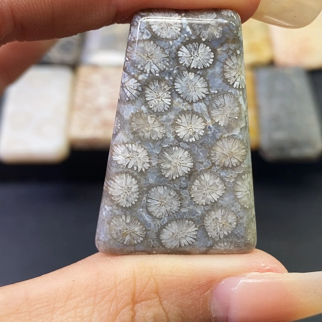 硅化玉颈饰合金阿**子