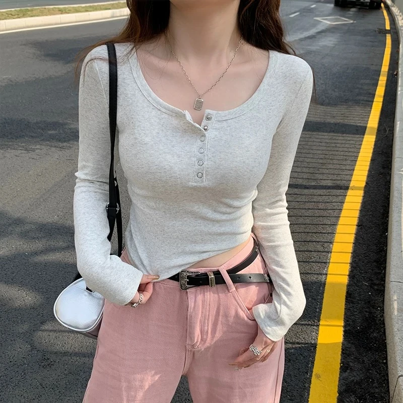 设计感纽扣u领长袖女秋冬新款纯欲辣妹洋气收腰显身材修身上衣潮