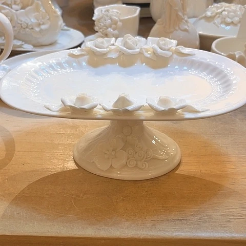 瓷椭圆盘子加脚跟一个