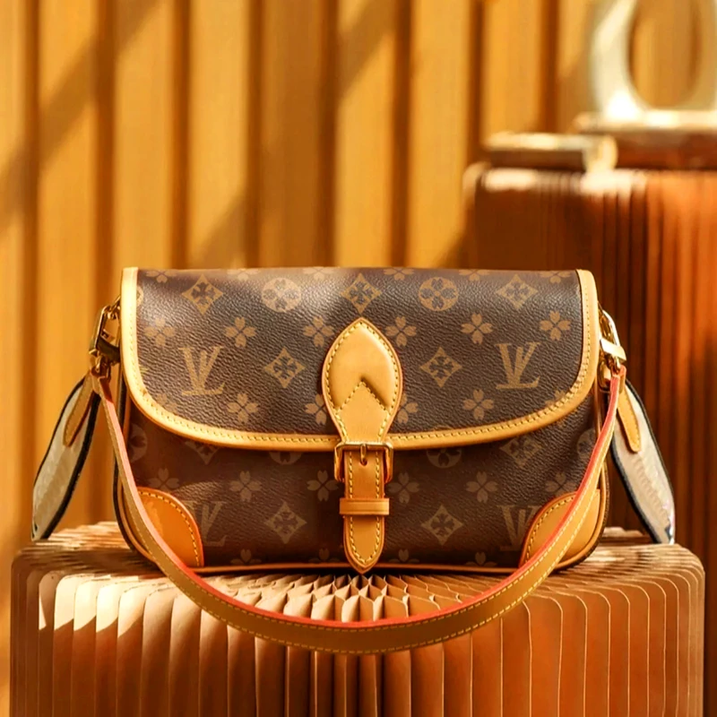 香港撤柜正品2025新款轻奢百搭真皮单肩斜挎包时尚百搭老花法棍包