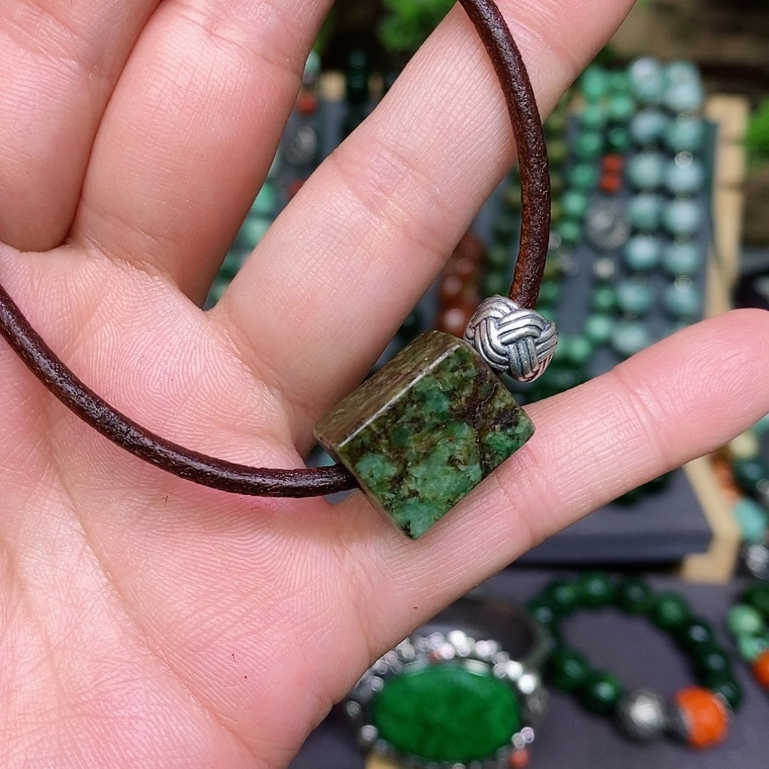 翡翠颈饰未镶嵌紫*漂亮美眉