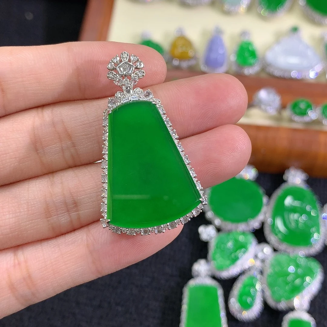 【闪购商品】翡翠18K金镶嵌吊坠(不含链)芸*无事牌