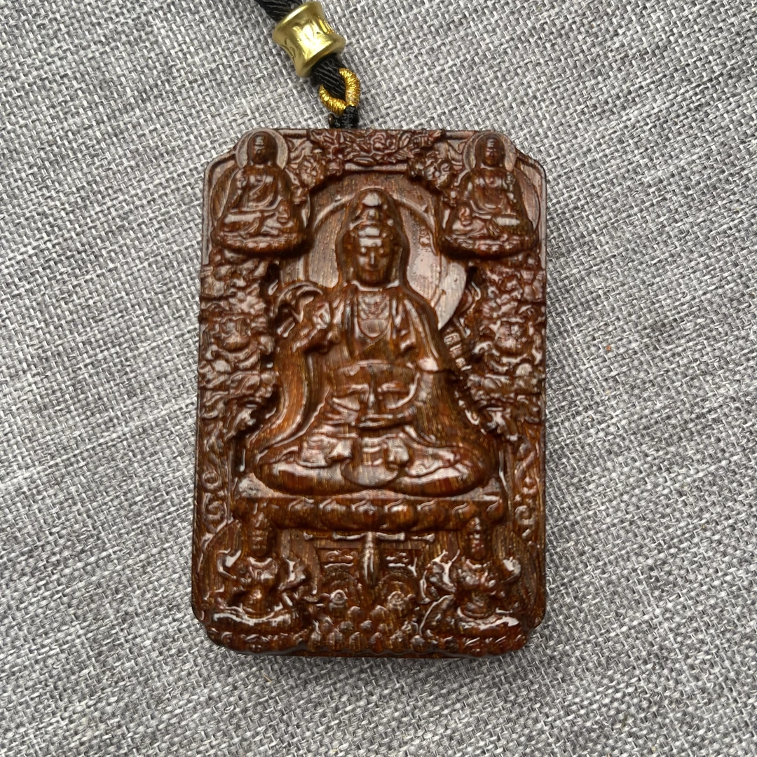 贡木文玩雕刻吊坠（随机发）