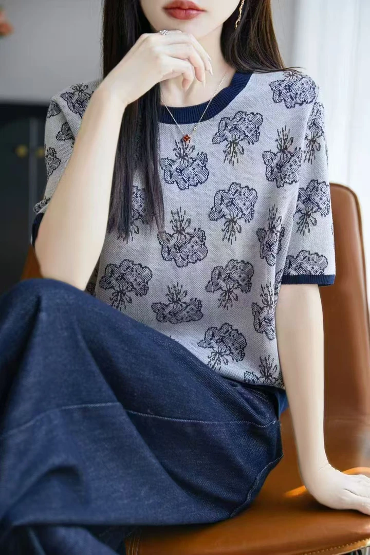 夏季新款女圆领短袖薄款花束提花时尚气质百搭T恤上衣2305
