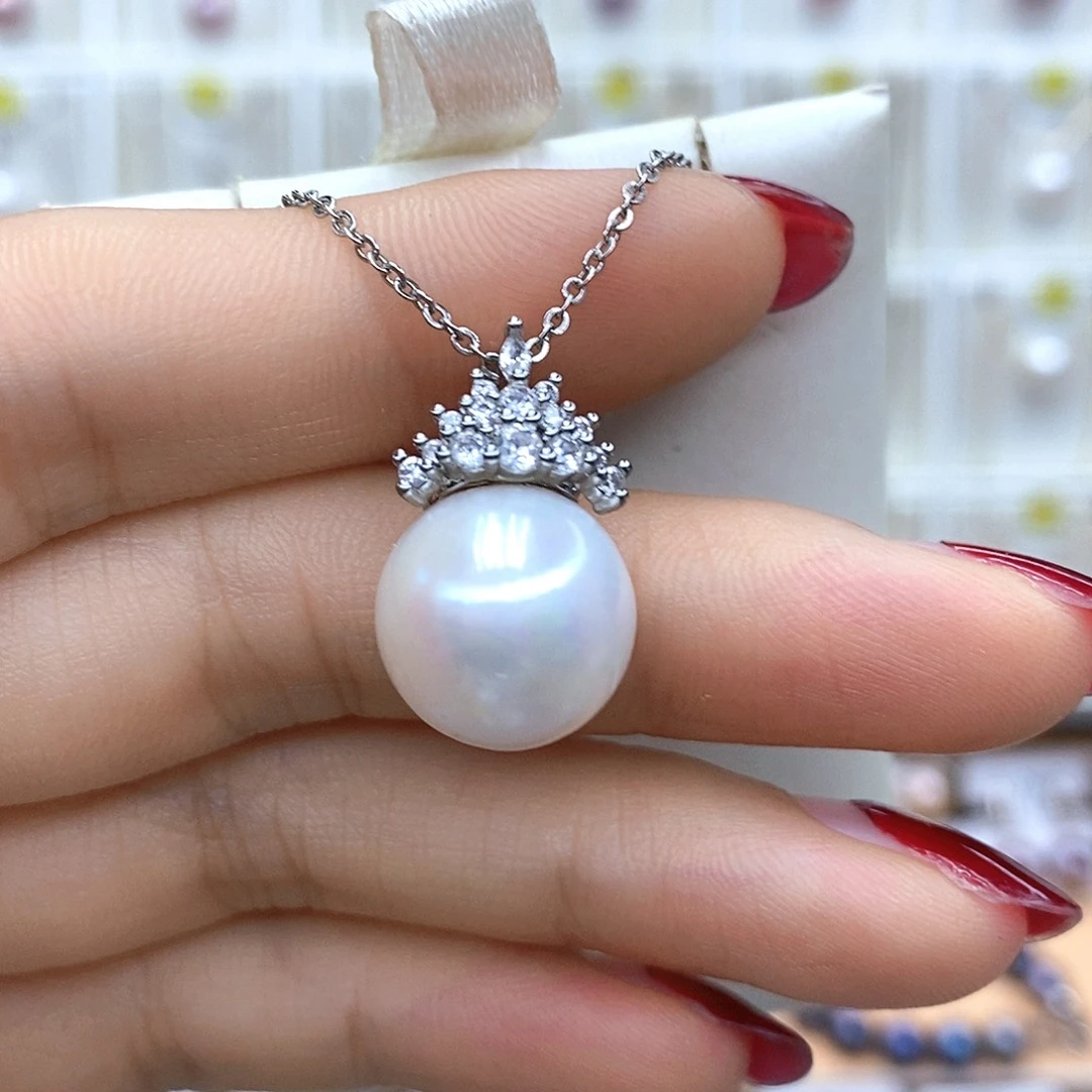 颈饰18K金镶嵌淡水珍珠