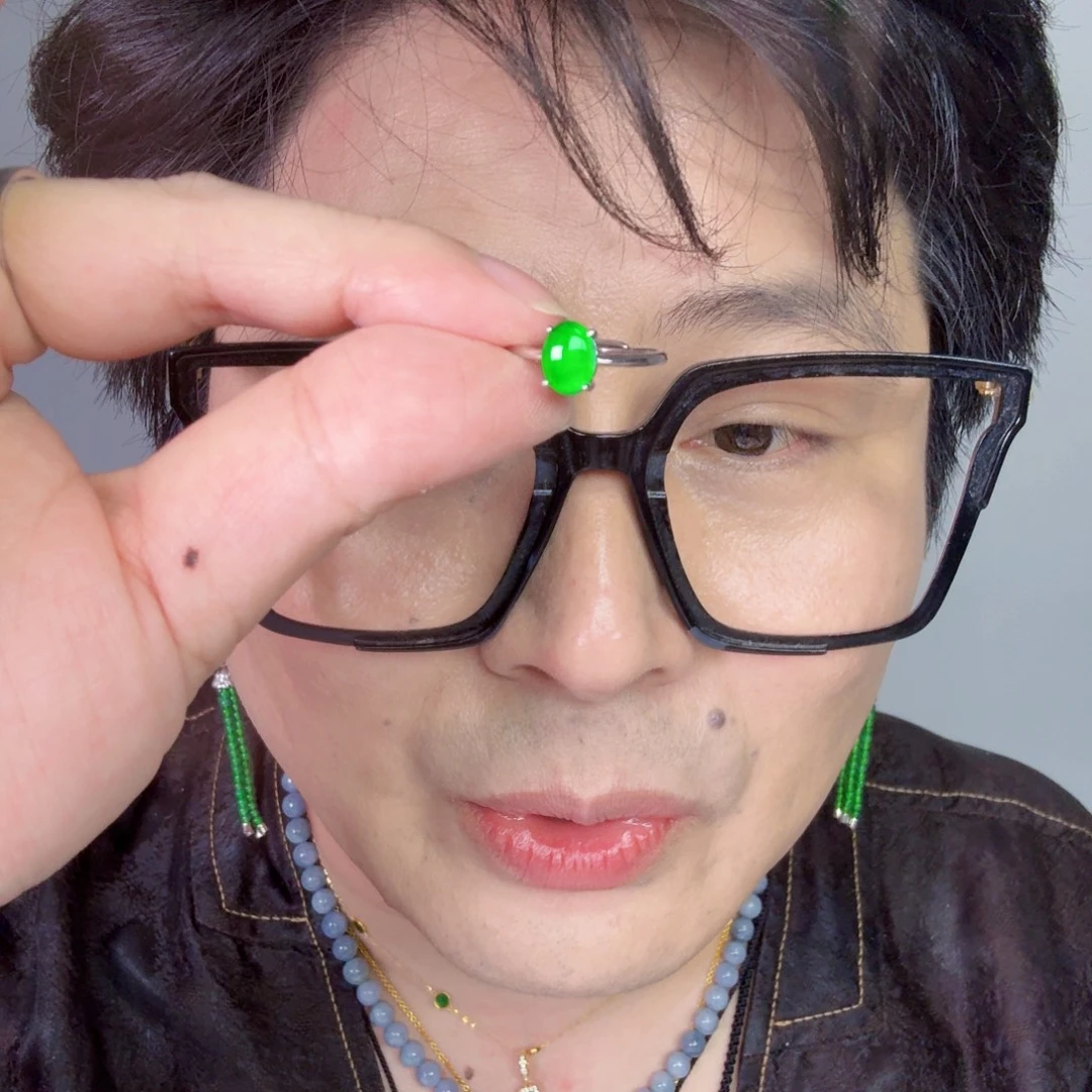 颈饰未镶嵌翡翠一件