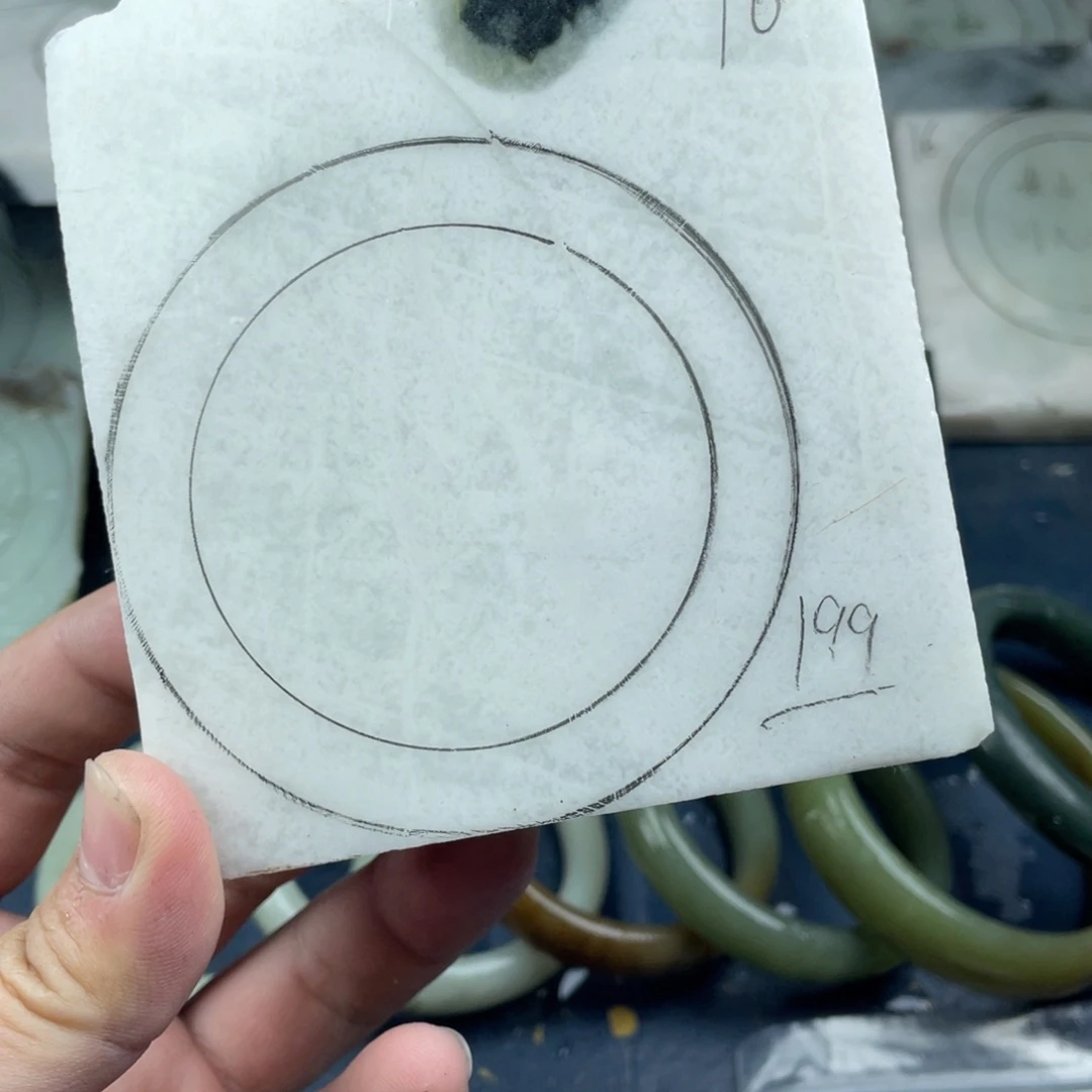 独山玉未镶嵌定制手镯