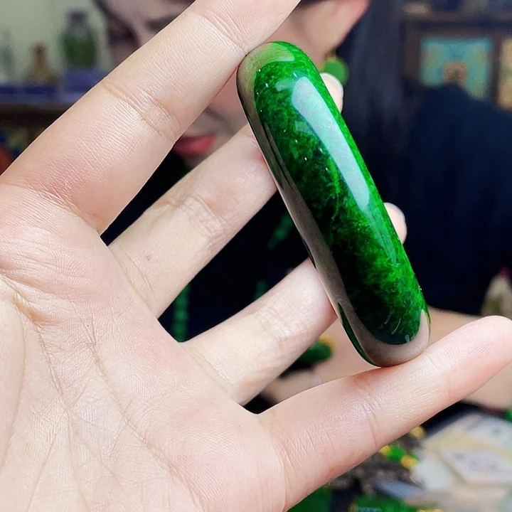 翡翠未镶嵌颈饰多样性52.9