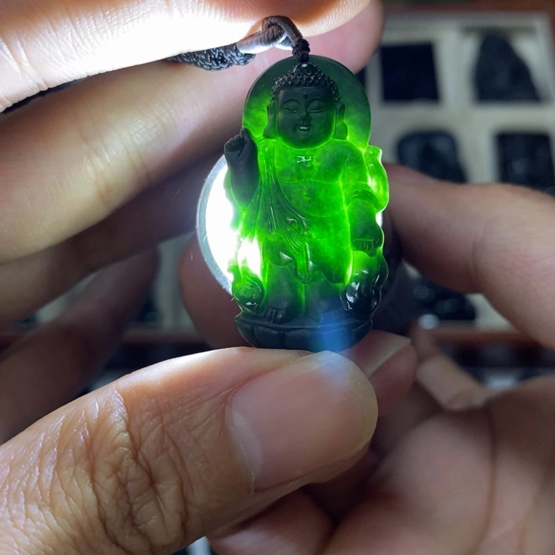 翡翠未镶嵌吊坠(赠链)