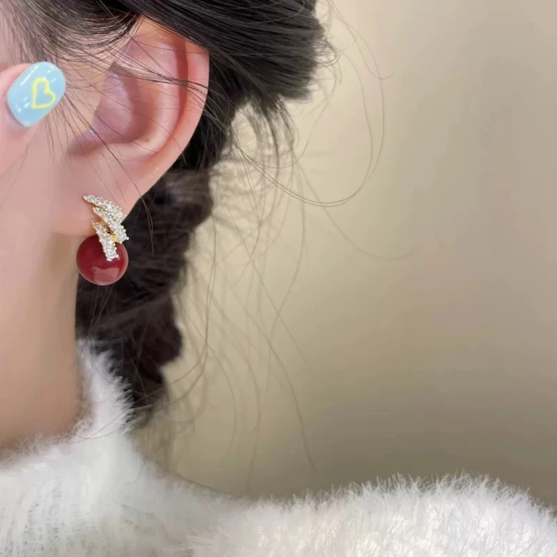 铜合金耳饰 气质简约秋冬安可拉红珠轻奢锆石耳夹无洞精致耳饰女