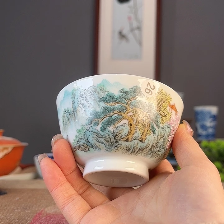 摆件景德镇陶瓷茶杯里