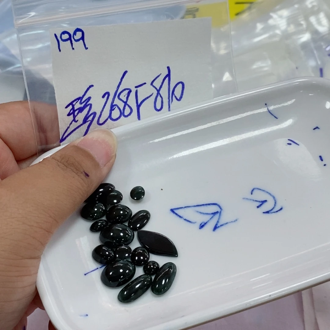 珍***定制翡翠未镶嵌不