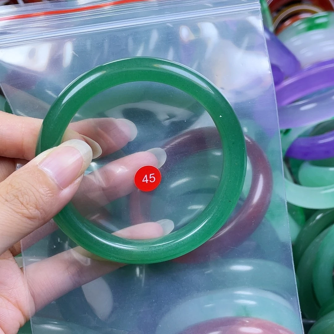 【闪购商品】石英岩玉手镯未镶嵌59