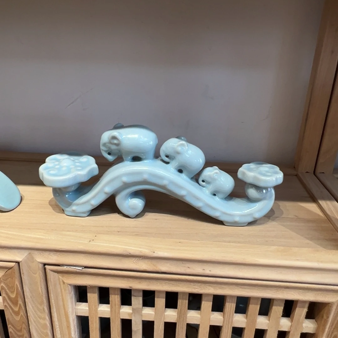 微瑕天青摆件。