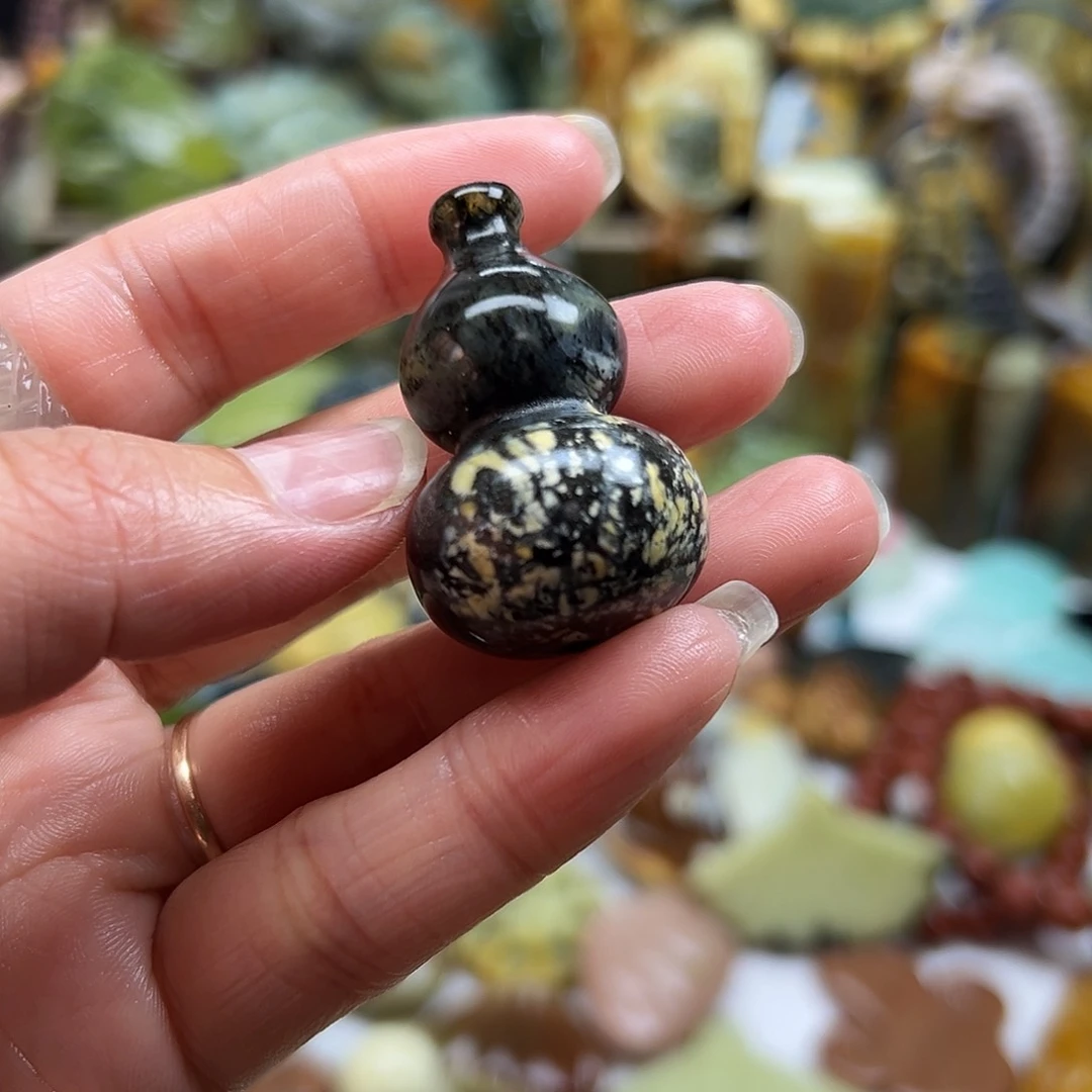 岫玉未镶嵌颈饰蛮**李花玉球蓝葫芦