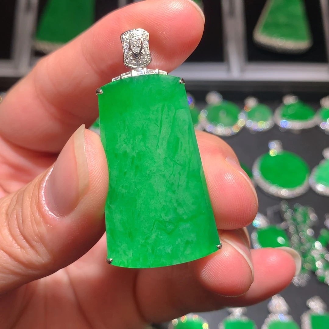 翡翠颈饰18K金镶嵌蜡***?翡翠