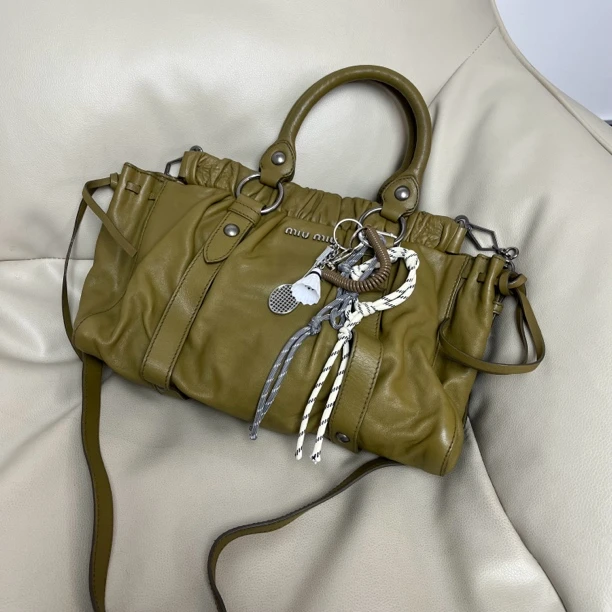 95新 MIU MIU/缪缪 橄榄色油蜡皮机车单肩斜挎包