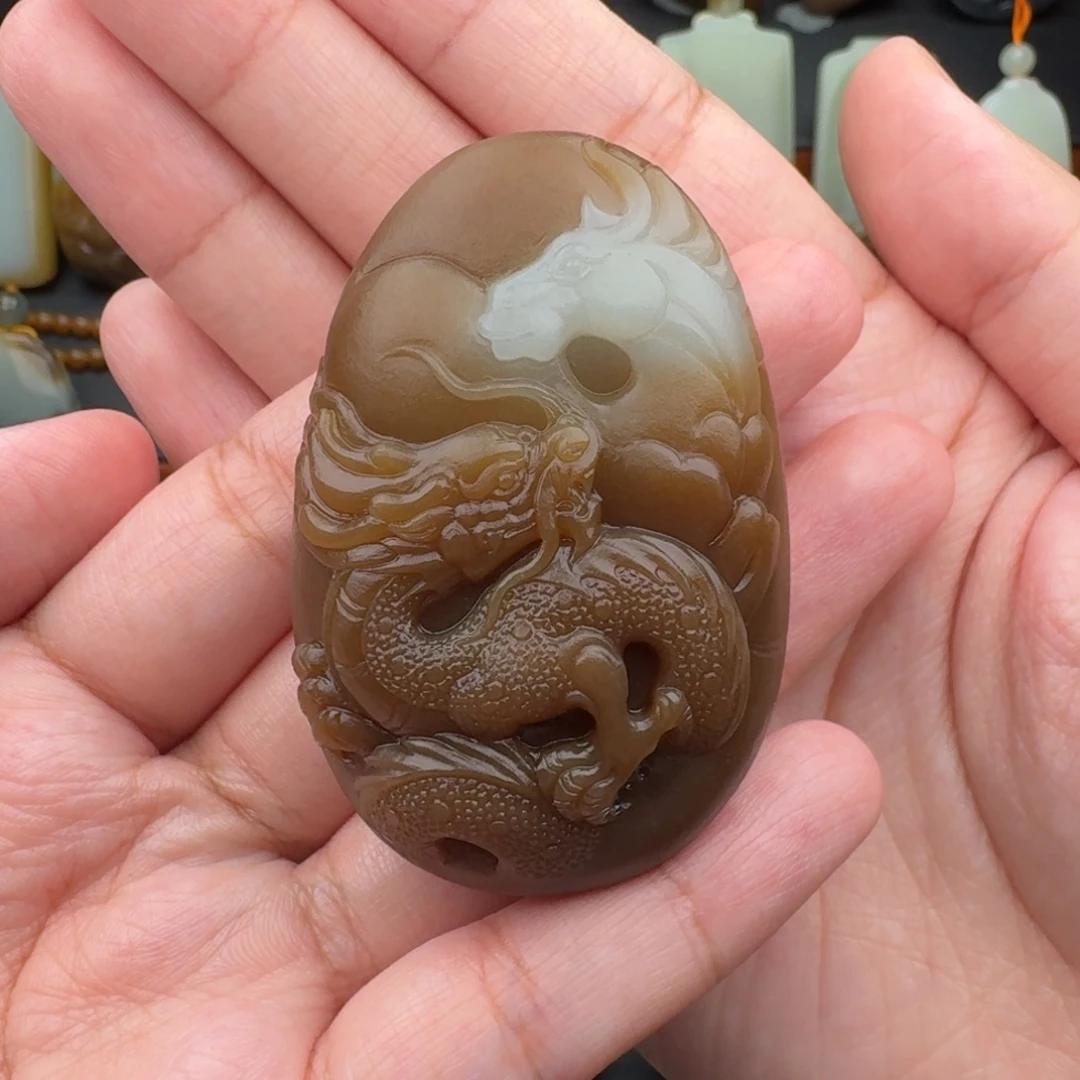 乌***熊定制和田玉龙马精神