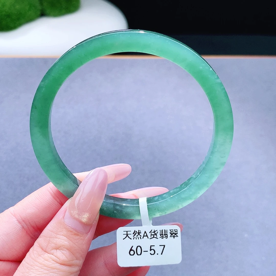 未镶嵌手镯（圆镯）翡翠