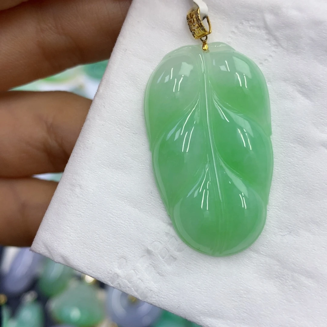 翡翠18K金镶嵌颈饰翡翠